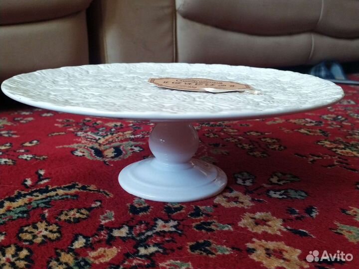 Тортовница на ножке