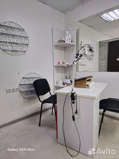 Стол для мастера маникюра