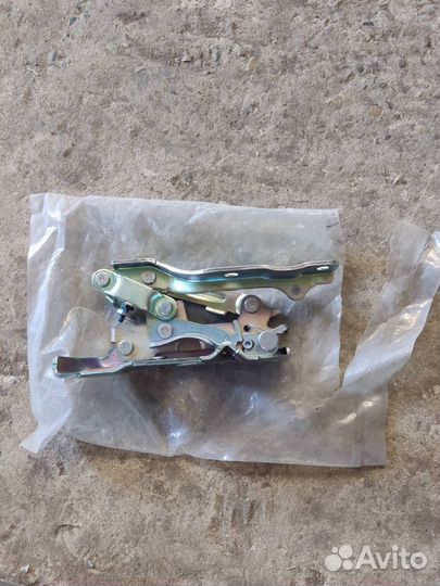 Петля капота левая Hyundai Tucson 3