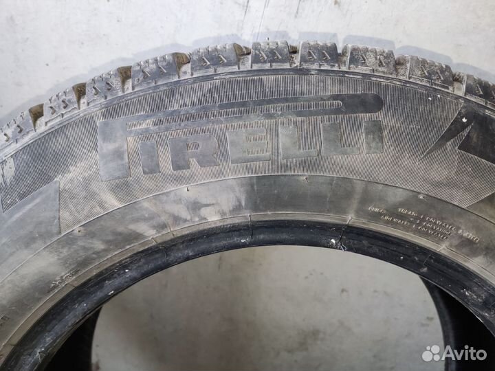 Pirelli Ice Zero 215/60 R16