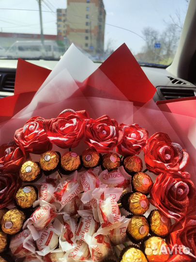 Букет атласных роз