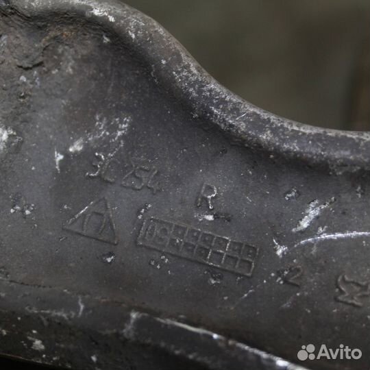 Рычаг передний поперечный нижний (прямой) правый