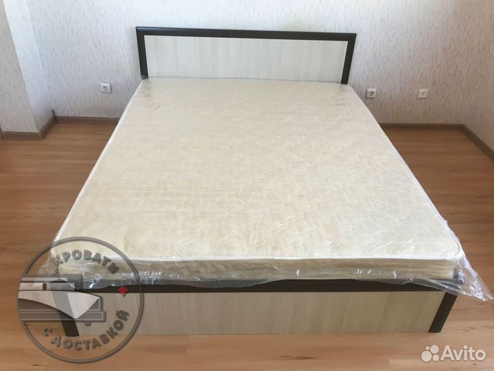 Кровать двуспальная с матрасом