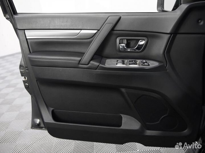 Mitsubishi Pajero 3.2 AT, 2011, 165 122 км