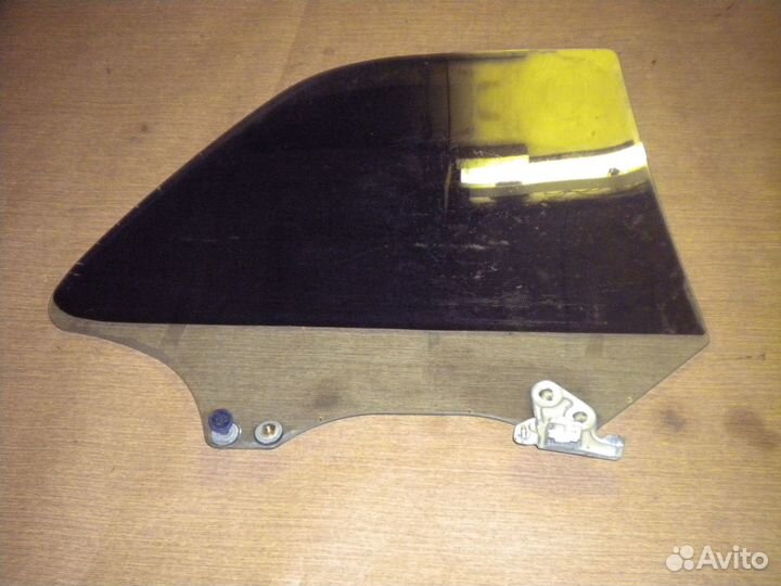 Стекло задней левой двери Subaru Impreza GF2 wagon