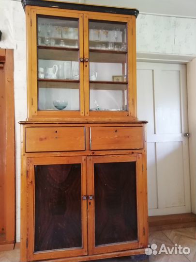 Продажа старинный сервант