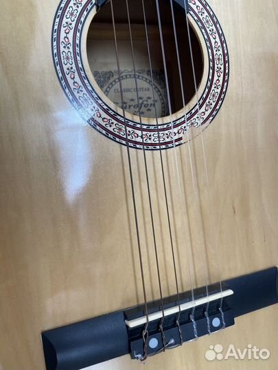 Классическая гитара с чехлом