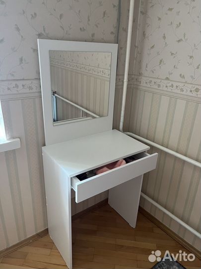 Туалетный столик