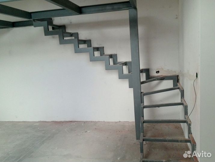 Каркас из металла межэтажной лестницы с гарантией