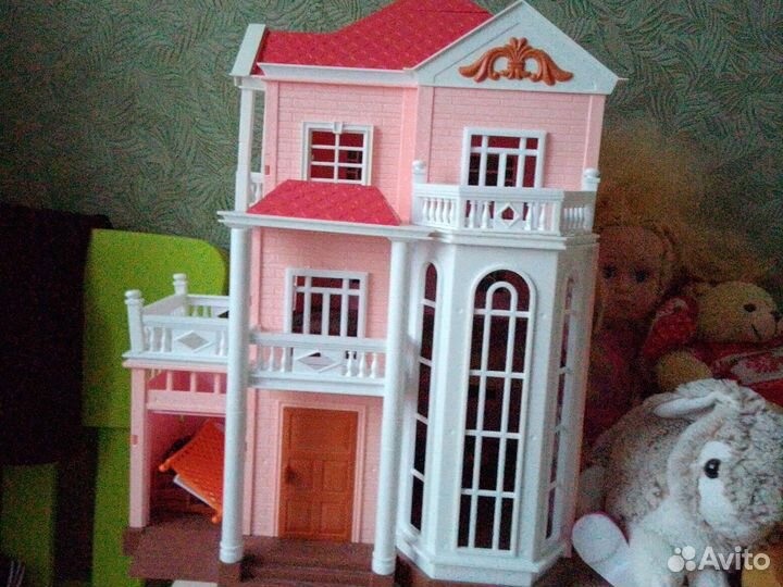 Кукольный домик с мебелью