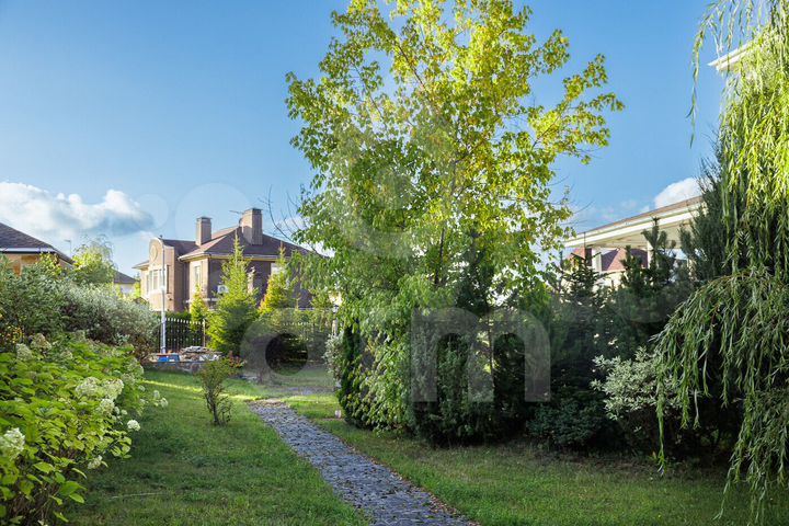 Дом 550 м² на участке 14,9 сот.