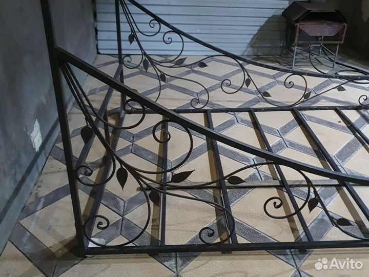 Кованый козырек