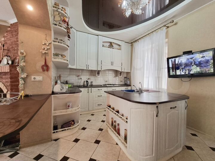 Дом 339,5 м² на участке 8,5 сот.