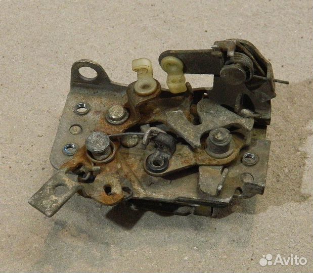 Замок двери передней правой Kadett E