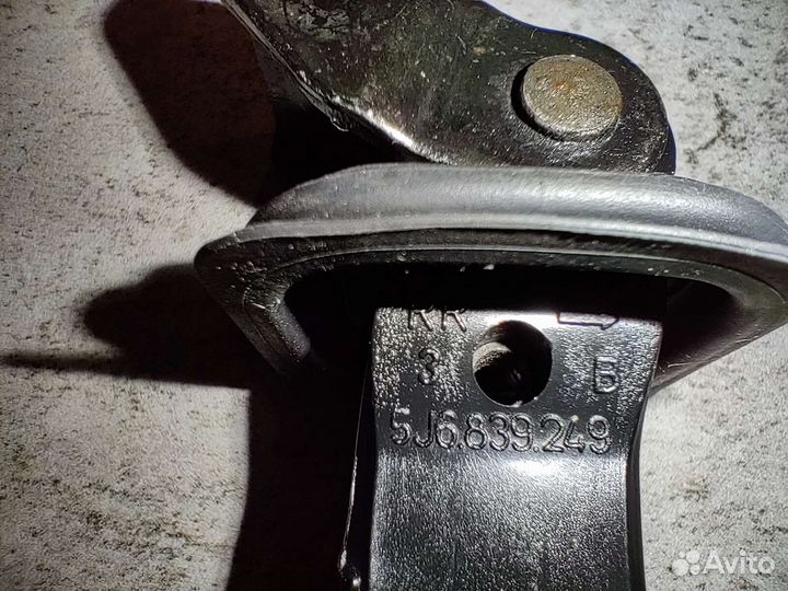 Ограничитель двери Skoda Fabia 2 07-15