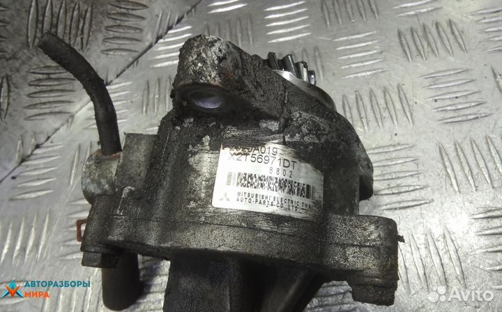 Насос вакуумный Mitsubishi Pajero 4 2009