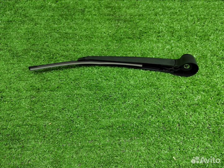 Поводок заднего дворника VW Passat B6 B7 VAG