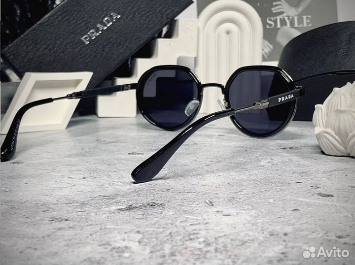 Очки Prada черные
