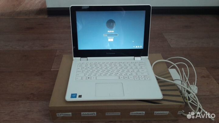 Ноутбук Lenovo Yoga 300 белый