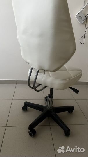 Офисное кресло