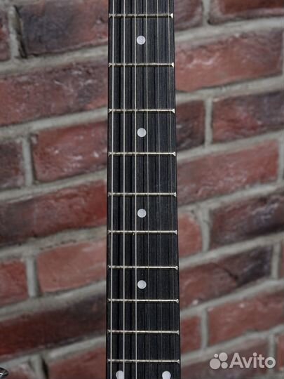 Электрогитара (аксессуар в подарок)