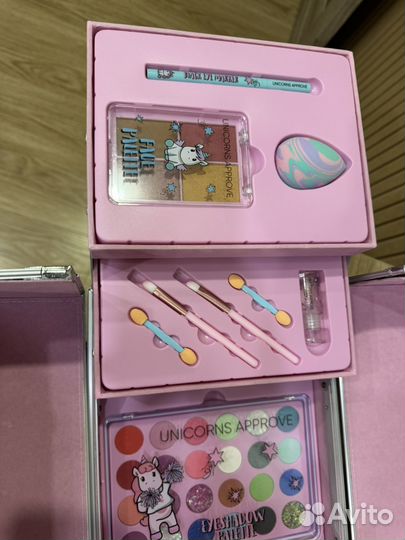 Макияжный набор в кейсе 