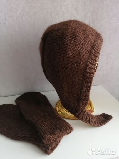 Комплект женский чепчик и варежки ручная работа