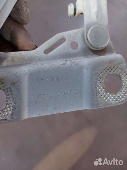 Петля капота на мерседес w164