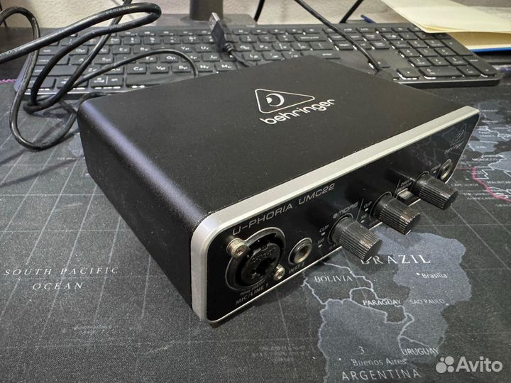Внешняя Звуковая карта Behringer U-Phoria UMC22