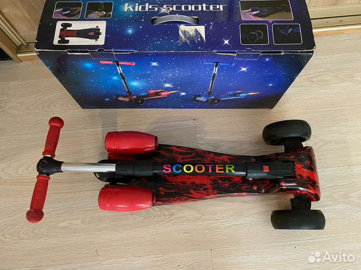Самокат детский с музыкой, подсветкой и огнём