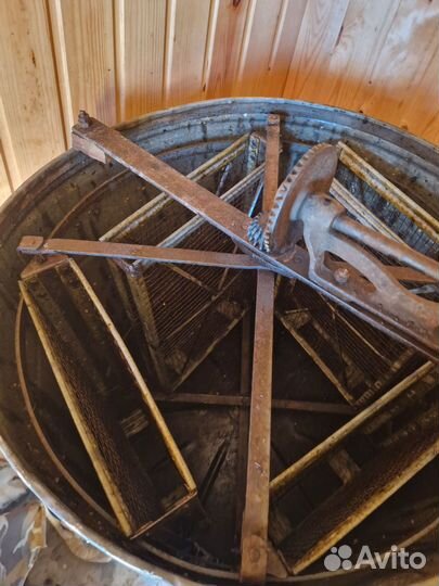 Медогонка 4 рамочная бу