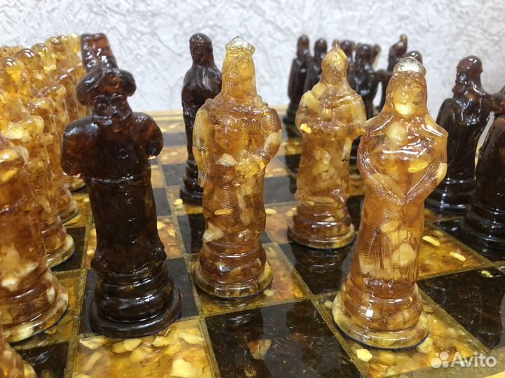 Шахматы из янтаря