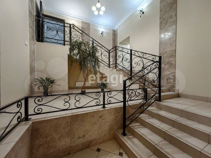 4-к. квартира, 173,7 м², 2/4 эт.