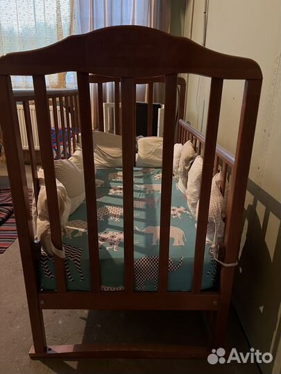 Детская кроватка с матрасом