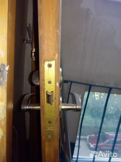 Двери межкомнатные с коробкой деревянные
