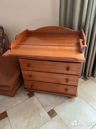 Детская кровать комод стульчик и ванночка