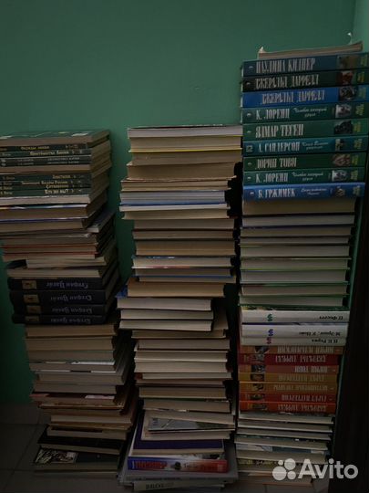 Множество разных книг