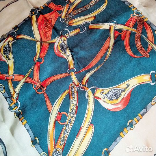 Платок в подарочной упаковке