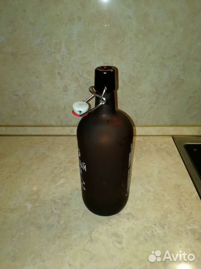 Бутылки стеклянные с бугельной пробкой