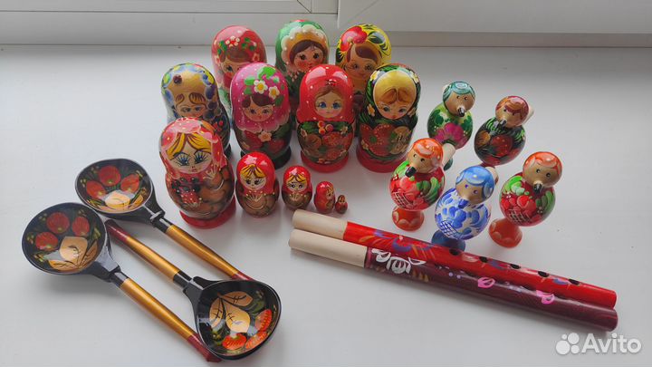 Продаю матрешки, свистульки, ложки