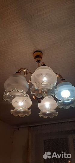 Продается Люстра потолочная