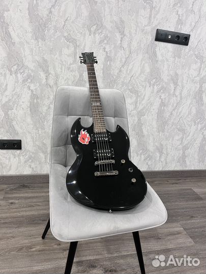 Электрогитара с комплектующими