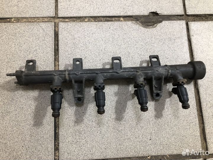 Форсунка топливная рампа Hyundai Getz 1.4 G4EE