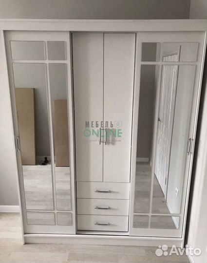 Шкаф купе с зеркалом