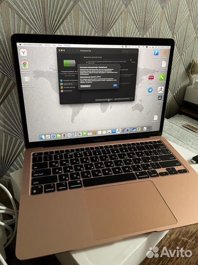 MacBook Air M1 13 - inch 8/256 GB