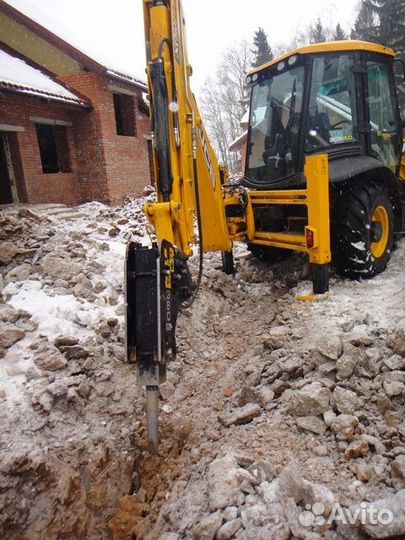 Экскаватор-погрузчик-ямобур JCB