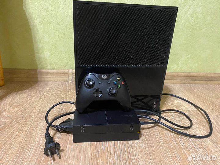 Xbox one 500 gb + джойстик