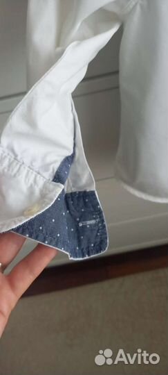 Рубашка и черные брюки для мальчика