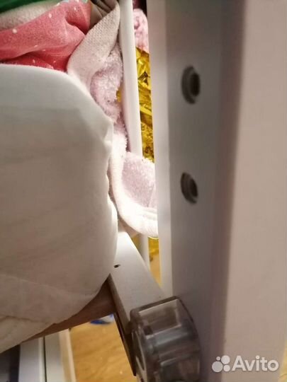 Детская кроватка с маятником и ящиком