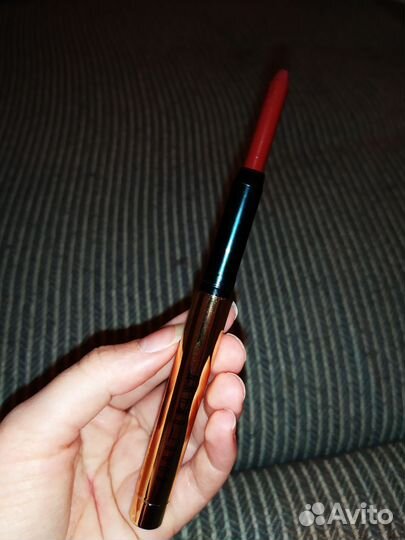 Помада Bobbi Brown
